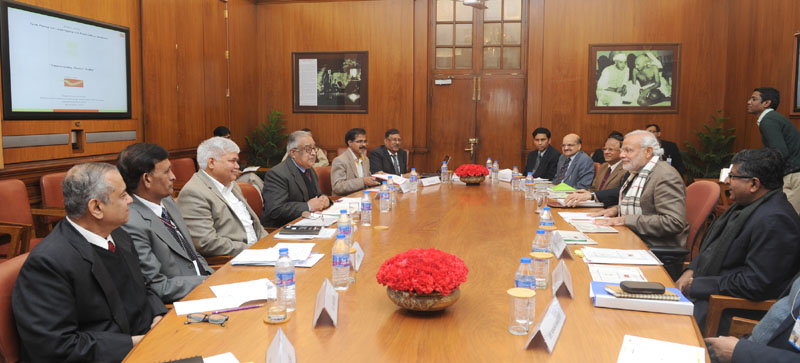 Presentation of a report by the task force on leveraging the post office network to the Prime Minister, Shri Narendra Modi, in New Delhi on January 07, 2015.